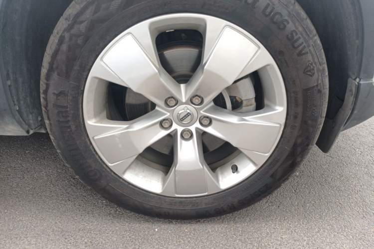 Used Volvo XC40 2021 T4 4x4 SmartDrive Fashion Edition Right Front Wheel Hub