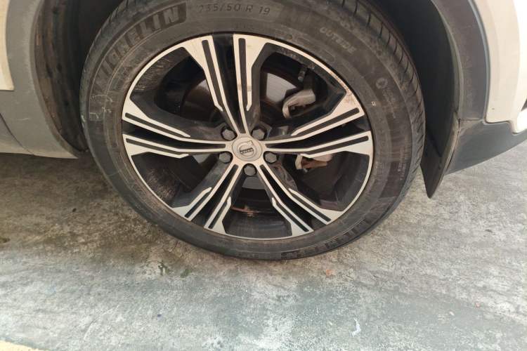 Used Volvo XC40 2021 T4 Four-Wheel Drive Smart Luxury Edition Right Front Wheel Hub