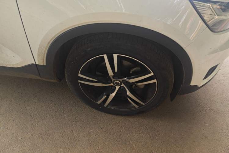 Used Volvo XC40 2021 T4 Four-Wheel Drive Smart & Sporty Edition Right Front Wheel Hub
