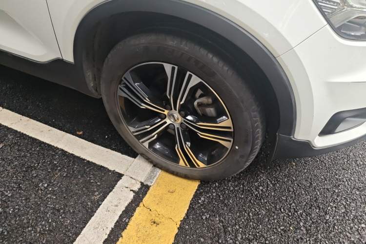 Used Volvo XC40 2021 T4 Four-Wheel Drive Smart Luxury Edition Right Front Wheel Hub
