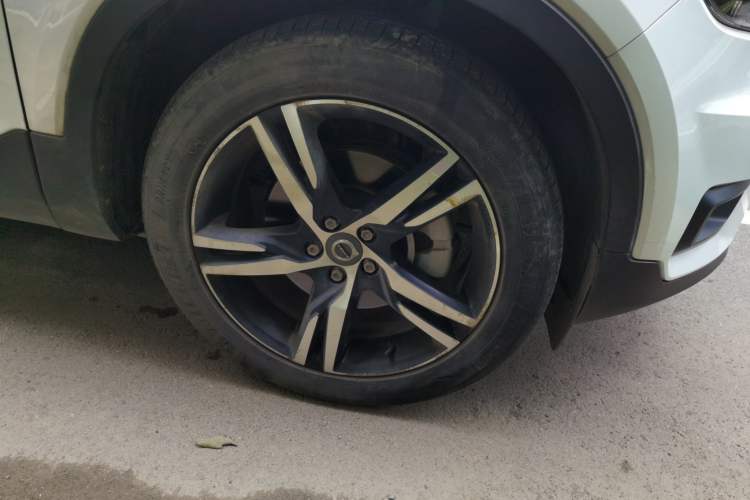 Used Volvo XC40 2021 T4 Four-Wheel Drive Smart & Sporty Edition Right Front Wheel Hub