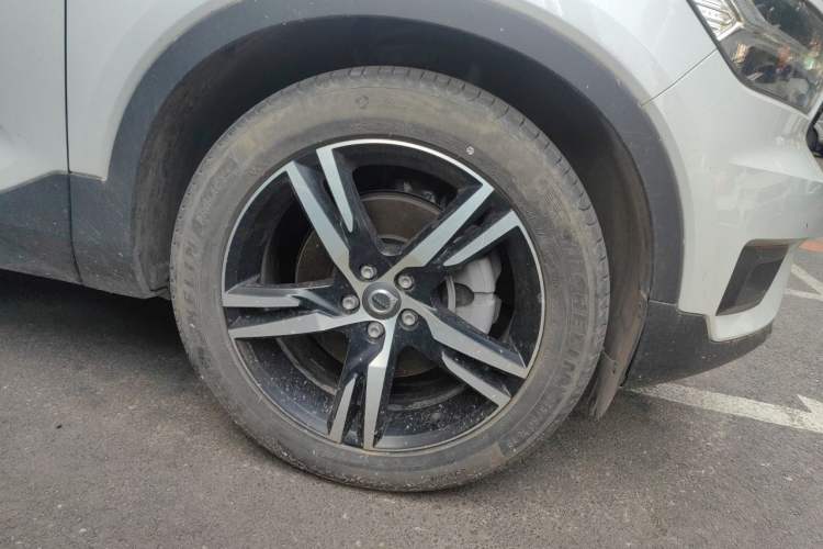 Used Volvo XC40 2021 T4 Four-Wheel Drive Zhiya Sport Edition Right Front Wheel Hub
