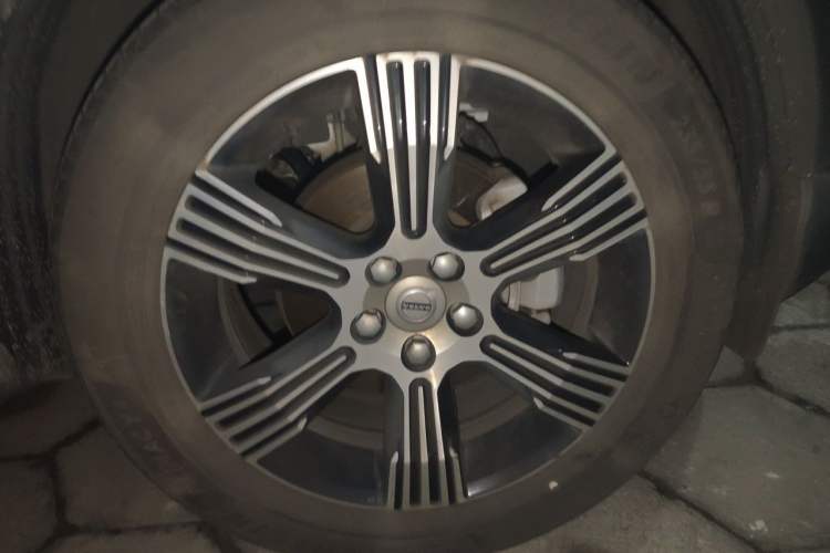 Used Volvo XC40 2021 T3 Zhiyuan Luxury Edition Right Front Wheel Hub