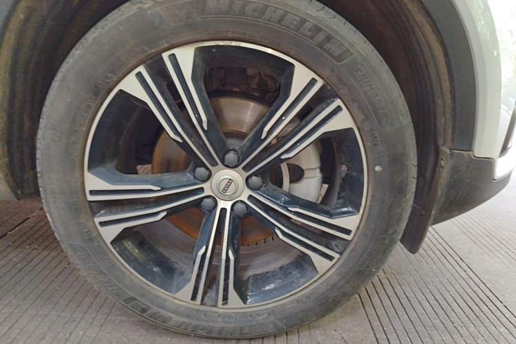 Used Volvo XC40 2021 T4 Four-Wheel Drive Smart Luxury Edition Right Front Wheel Hub