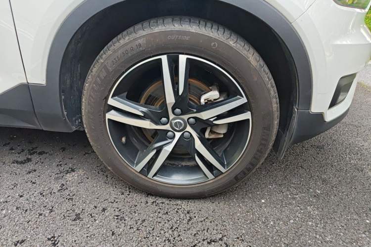 Used Volvo XC40 2021 T4 Four-Wheel Drive Smart & Sporty Edition Right Front Wheel Hub