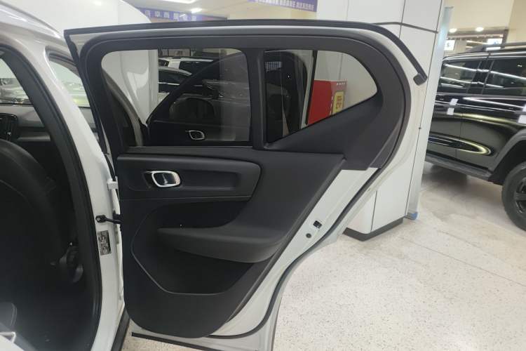 Used Volvo XC40 2021 T4 Four-Wheel Drive Smart Luxury Edition Right Rear Door Interior