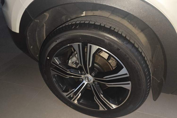 Used Volvo XC40 2021 T4 Four-Wheel Drive Smart Luxury Edition Right Rear Wheel Hub