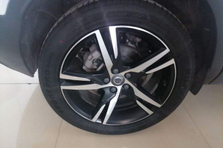 Used Volvo XC40 2021 T4 Four-Wheel Drive Smart & Sporty Edition Right Rear Wheel Hub