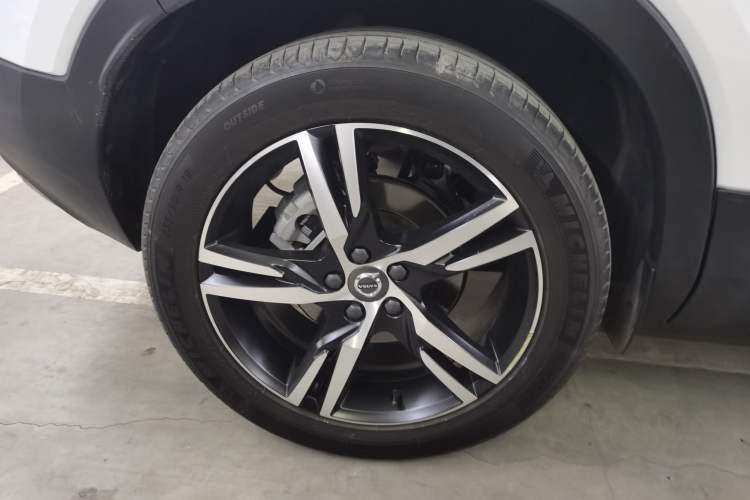 Used Volvo XC40 2021 T4 Four-Wheel Drive Smart & Sporty Edition Right Rear Wheel Hub