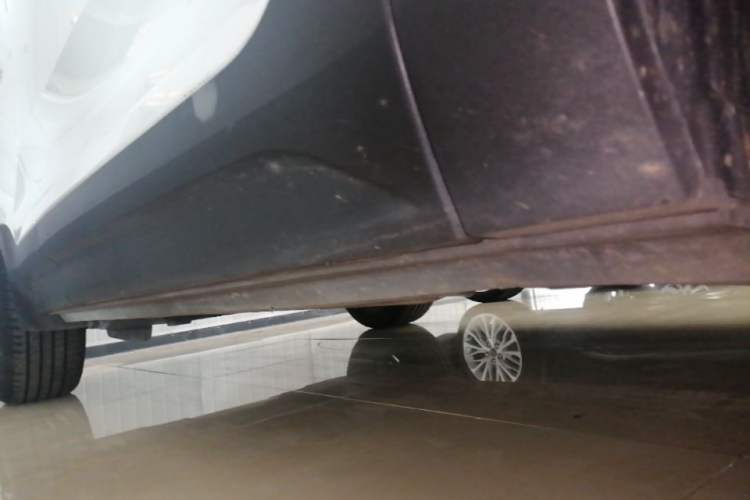 Used Volvo XC40 2021 T4 Four-Wheel Drive Smart & Sporty Edition Right Side Sill