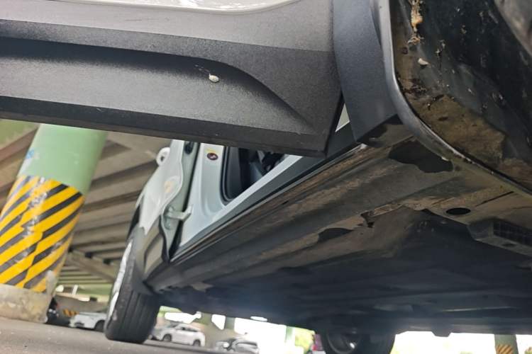 Used Volvo XC40 2021 T4 4x4 SmartDrive Fashion Edition Right Side Sill