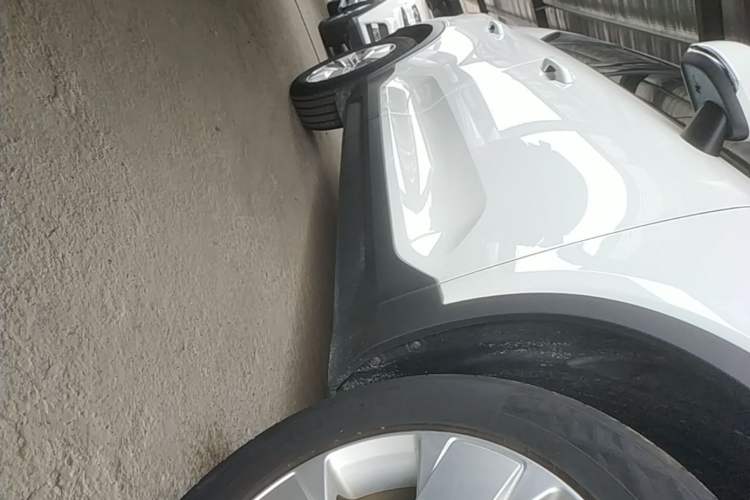 Used Volvo XC40 2021 T4 4x4 SmartDrive Fashion Edition Right Side Sill