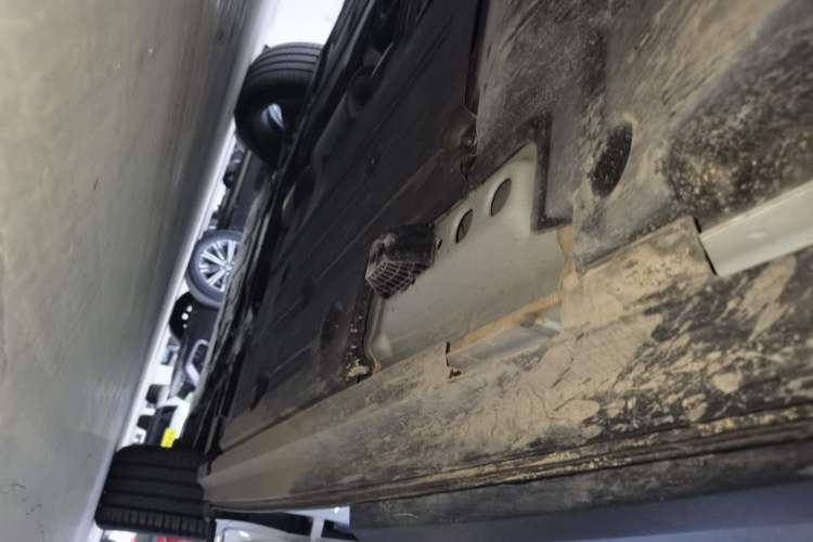 Used Volvo XC40 2021 T4 Four-Wheel Drive Smart & Sporty Edition Right Side Sill