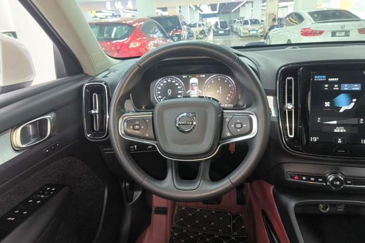 Used Volvo XC40 2021 T4 4x4 SmartDrive Fashion Edition Steering Wheel