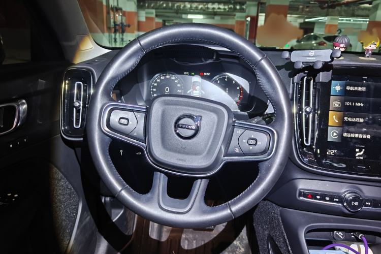 Used Volvo XC40 2021 T4 4x4 SmartDrive Fashion Edition Steering Wheel