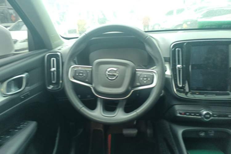 Used Volvo XC40 2021 T4 4x4 SmartDrive Fashion Edition Steering Wheel