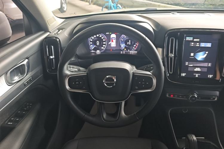 Used Volvo XC40 2021 T4 4x4 SmartDrive Fashion Edition Steering Wheel