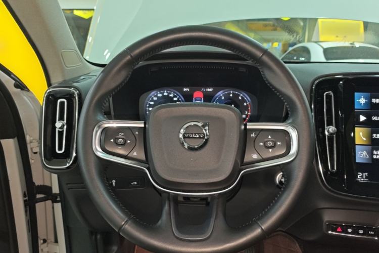 Used Volvo XC40 2021 T4 4x4 SmartDrive Fashion Edition Steering Wheel