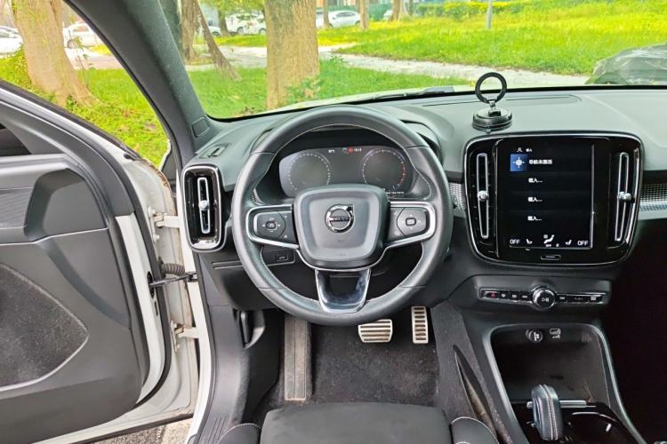 Used Volvo XC40 2021 T4 Four-Wheel Drive Smart & Sporty Edition Steering Wheel