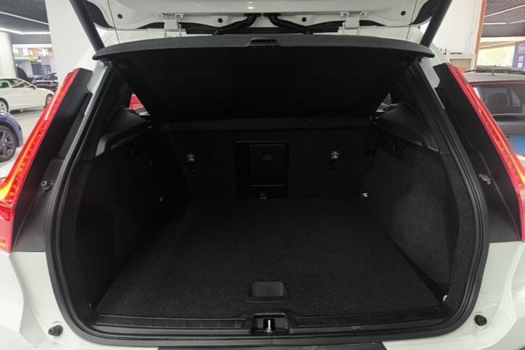 Used Volvo XC40 2021 T4 4x4 SmartDrive Fashion Edition Trunk