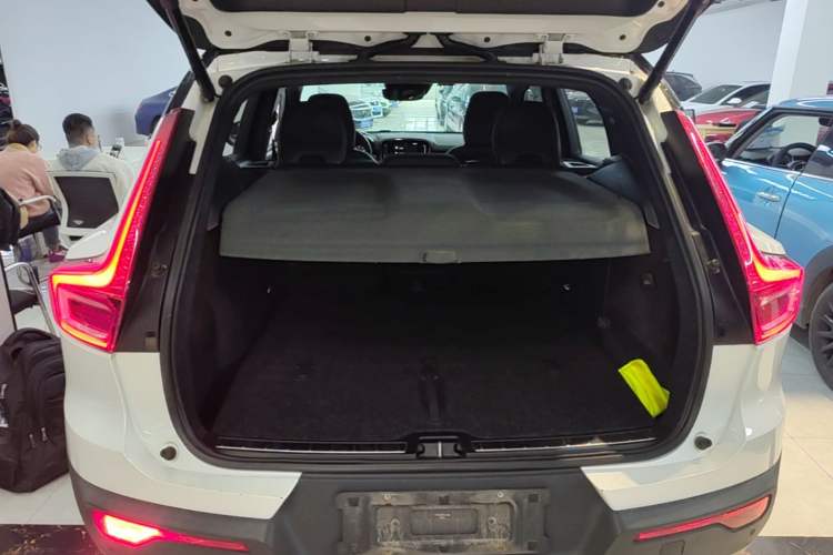 Used Volvo XC40 2021 T4 Four-Wheel Drive Zhiya Sport Edition Trunk