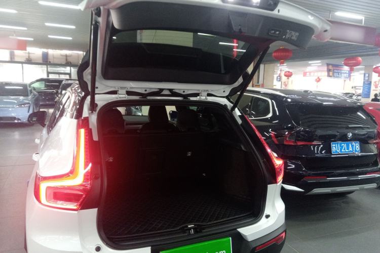 Used Volvo XC40 2021 T4 Four-Wheel Drive Smart & Sporty Edition Trunk