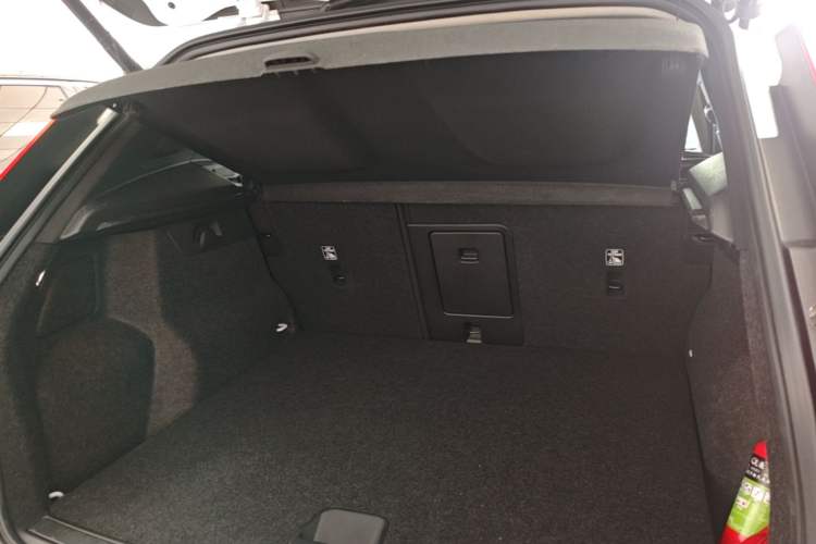 Used Volvo XC40 2021 T4 4x4 SmartDrive Fashion Edition Trunk