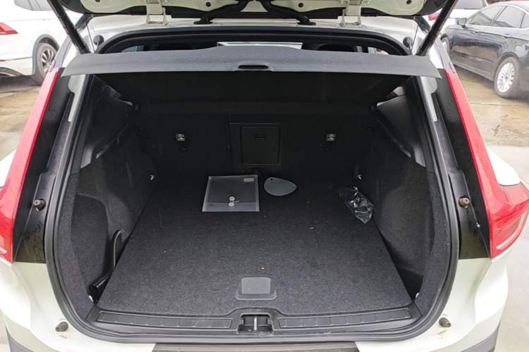 Used Volvo XC40 2021 T4 Four-Wheel Drive Smart & Sporty Edition Trunk