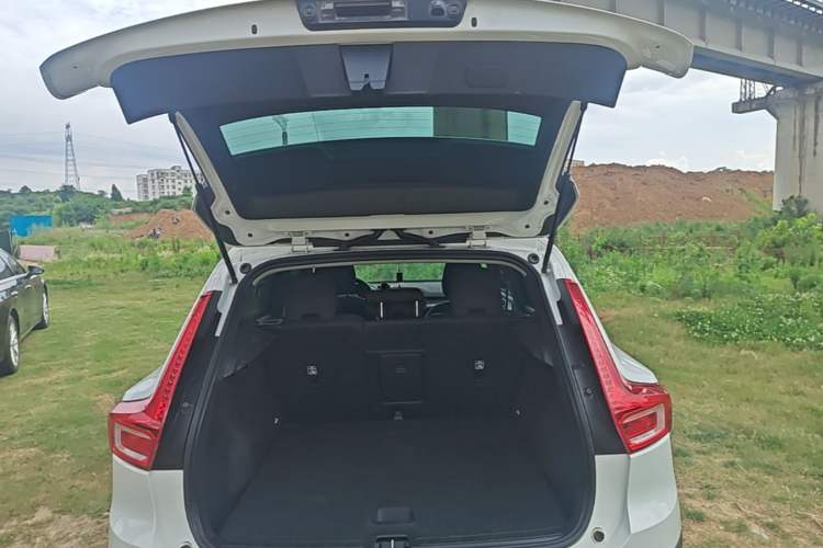 Used Volvo XC40 2021 T4 4x4 SmartDrive Fashion Edition Trunk