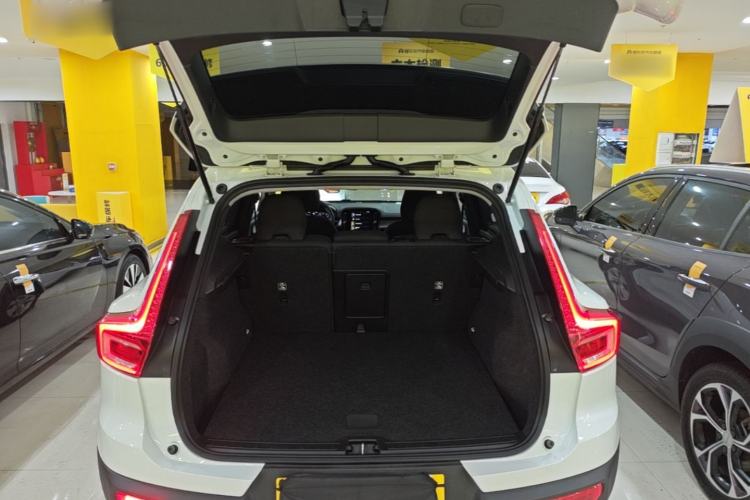 Used Volvo XC40 2021 T4 4x4 SmartDrive Fashion Edition Trunk