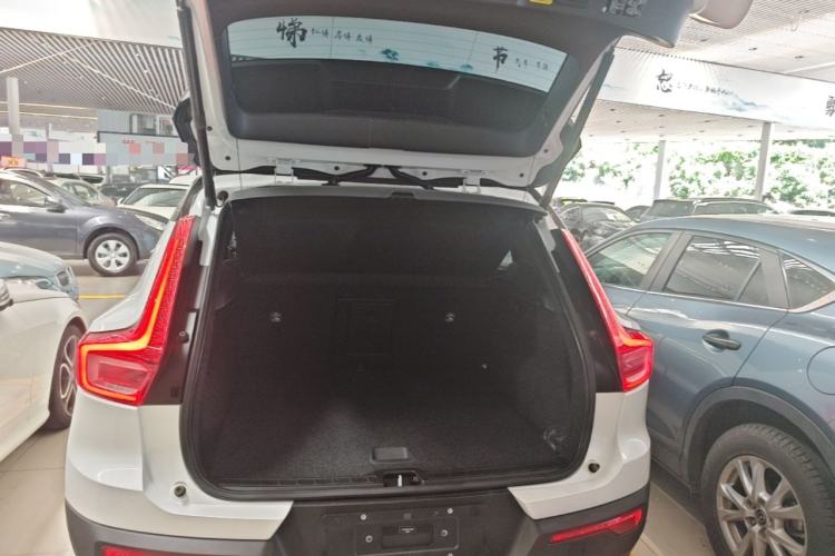 Used Volvo XC40 2021 T4 Four-Wheel Drive Smart & Sporty Edition Trunk