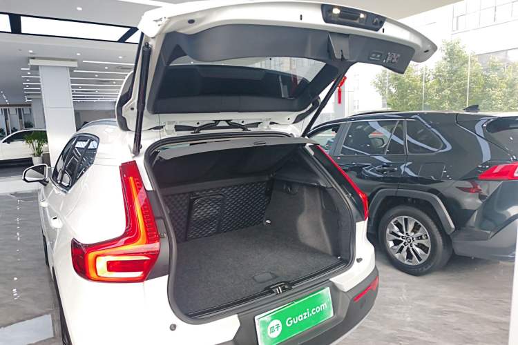 Used Volvo XC40 2021 T4 Four-Wheel Drive Smart Luxury Edition Trunk