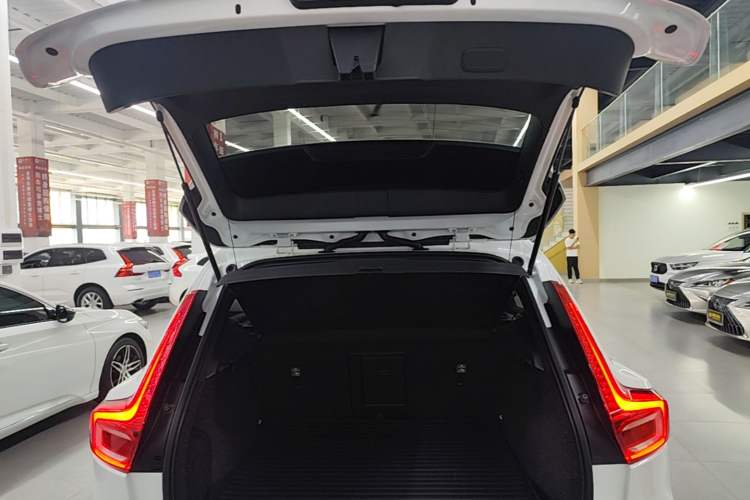 Used Volvo XC40 2021 T3 Smart & Stylish Edition Trunk