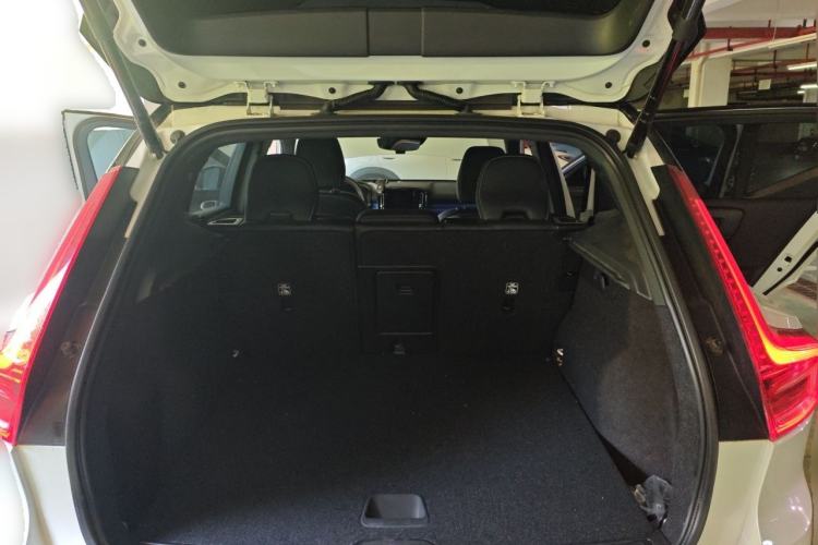Used Volvo XC40 2021 T4 Four-Wheel Drive Smart & Sporty Edition Trunk