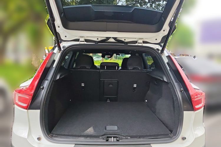 Used Volvo XC40 2021 T4 Four-Wheel Drive Smart & Sporty Edition Trunk
