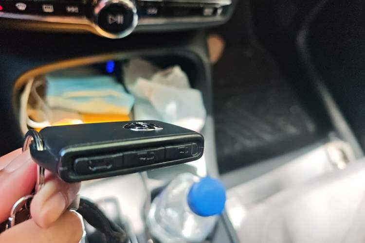 Used Volvo XC40 2021 T4 4x4 SmartDrive Fashion Edition Vehicle Key