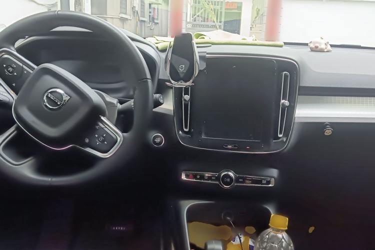 Used Volvo XC40 2022 T4 Four-Wheel Drive Smart & Stylish Edition Center Console