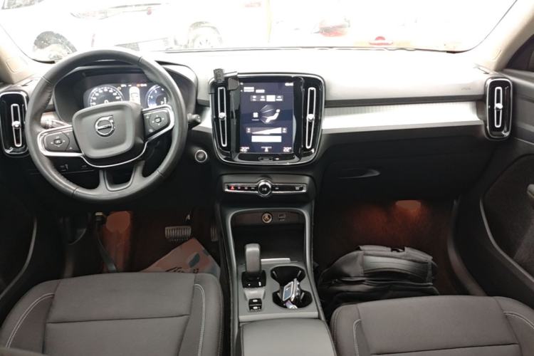 Used Volvo XC40 2022 T4 Four-Wheel Drive Smart & Stylish Edition Center Console