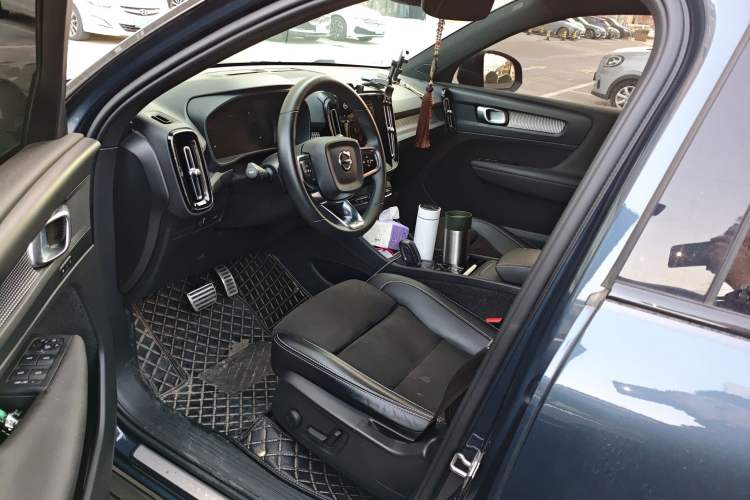 Used Volvo XC40 2022 T4 Four-Wheel Drive Smart & Dynamic Sport Edition Driver Seat