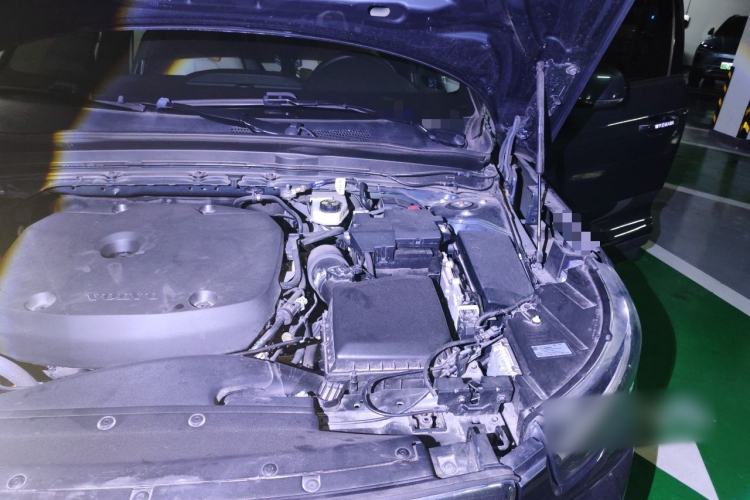 Used Volvo XC40 2022 T4 Four-Wheel Drive Smart & Stylish Edition Engine Bay Left