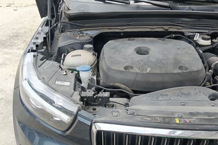 Used Volvo XC40 2022 T4 Four-Wheel Drive Smart & Stylish Edition Engine Bay Right