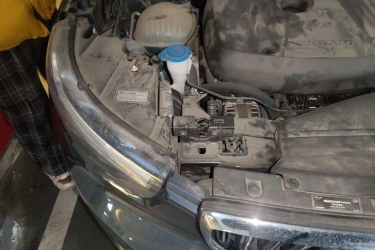 Used Volvo XC40 2022 T4 Four-Wheel Drive Smart & Luxurious Edition Engine Bay Right