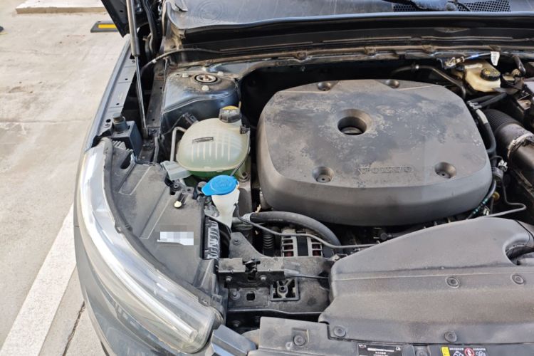 Used Volvo XC40 2022 T4 Four-Wheel Drive Smart & Dynamic Sport Edition Engine Bay Right