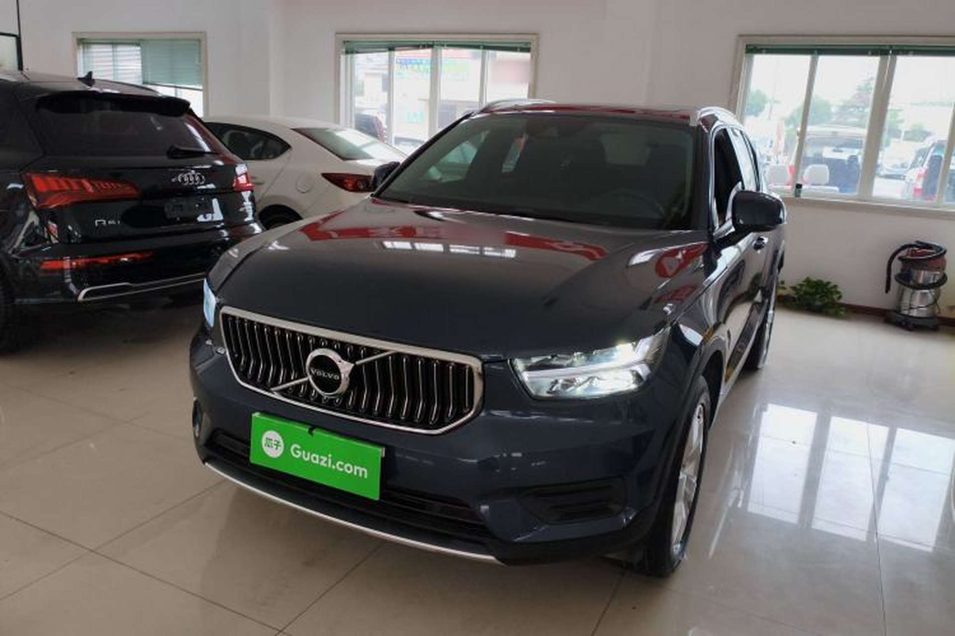 Used Volvo XC40 2022 T4 Four-Wheel Drive Smart & Stylish Edition Front Left 45 Deg