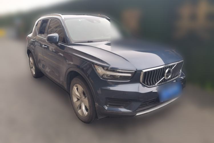 Used Volvo XC40 2022 T4 Four-Wheel Drive Smart & Luxurious Edition Front Right 45 Deg