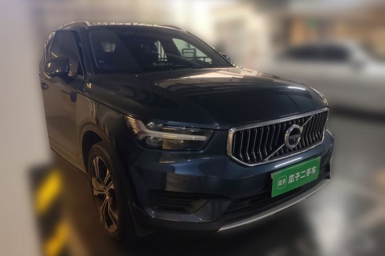 Used Volvo XC40 2022 T4 Four-Wheel Drive Smart & Luxurious Edition Front Right 45 Deg