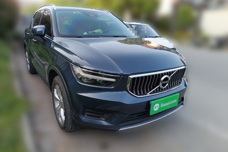 Used Volvo XC40 2022 T4 Four-Wheel Drive Smart & Stylish Edition Front Right 45 Deg