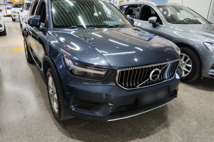 Used Volvo XC40 2022 T4 Four-Wheel Drive Smart & Stylish Edition Front Right 45 Deg