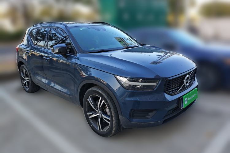 Used Volvo XC40 2022 T4 Four-Wheel Drive Smart & Dynamic Sport Edition Front Right 45 Deg