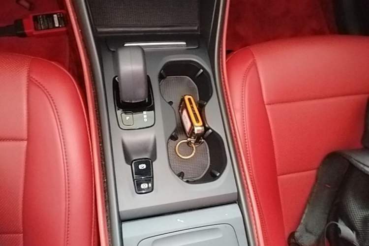 Used Volvo XC40 2022 T4 Four-Wheel Drive Smart & Stylish Edition Gear Lever